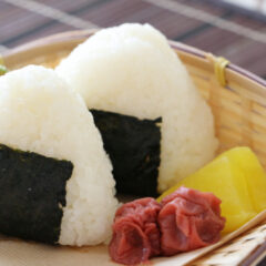 「おにぎり」と「おむすび」